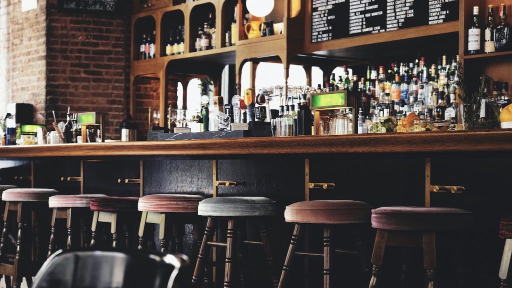 Café Ede week na gijzeling weer open: 'Sfeer als vanouds'