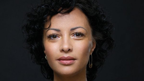 Sonja Silva gaat naturel en omarmt haar grijze lokken