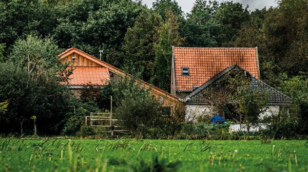 Zoon overhandigt videobeelden boerderijegezin Ruinerwold aan OM