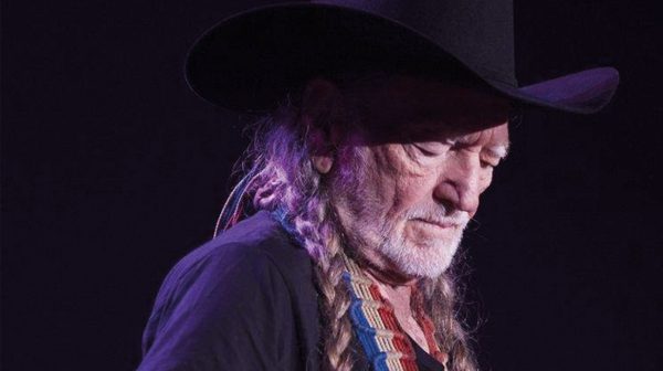 Willie Nelson bekent overspel in biografie