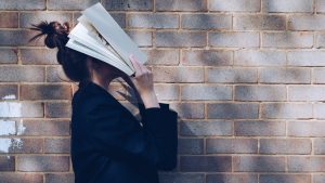 Thumbnail voor Anna (20) over student zijn in coronatijd: 'Het is erg eenzaam'