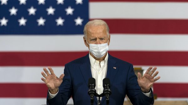 Joe Biden steun weduwe McCain