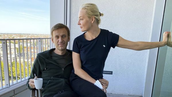 Navalny na vergiftiging uit ziekenhuis