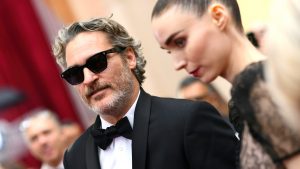 Thumbnail voor Joaquin Phoenix vernoemt baby naar overleden broer River