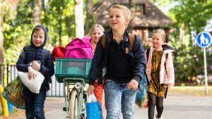 Thumbnail voor 'Placenta in een bakje': 8 x Twitteraars over hun meest bizarre vondsten op het schoolplein