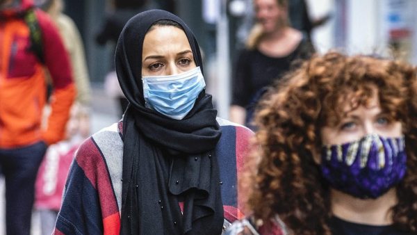 Rutte: dringend advies in heel Nederland om mondkapjes te dragen in publieke ruimtes