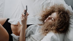 Thumbnail voor Virtueel vozen: seksuoloog Astrid Kremers geeft tips voor sexting