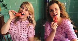 Thumbnail voor Macramé je snee: actrice Anne-Marie Jung wil vagina uit ‘schaamstreek’ halen met ‘kutboek’