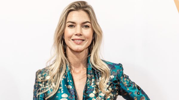 Anouk Hoogendijk showt 37-weken buik- 'Dat betekent dat je 'af' bent'_
