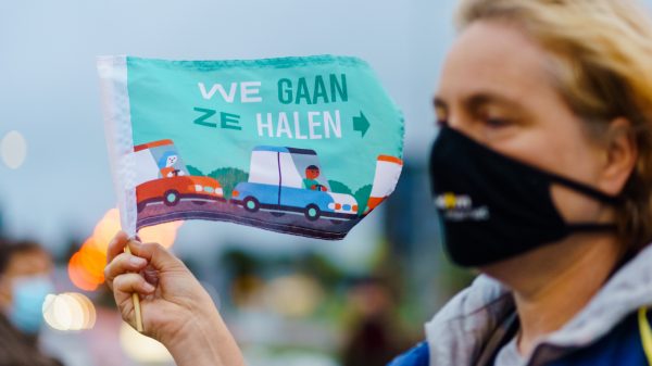 Actiegroep We Gaan Ze Halen met gecharterd toestel naar Lesbos