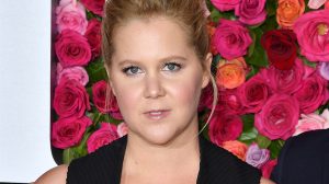 Thumbnail voor Amy Schumer laat fillers verwijderen: 'Ik leek net Maleficent'