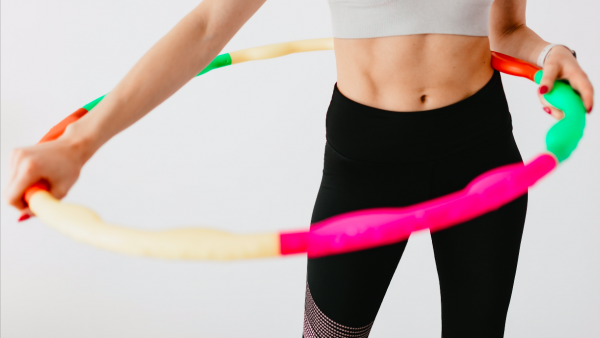 'Daar staat mijn fitnesshoepel , een stille getuige van gefaalde coronavoornemens'