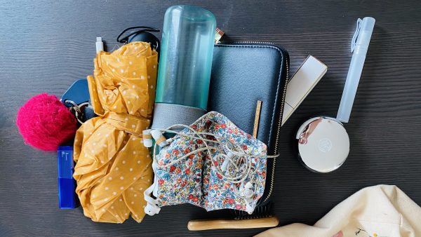 Ellen laat haar handtas lezen Yoeke Nagel