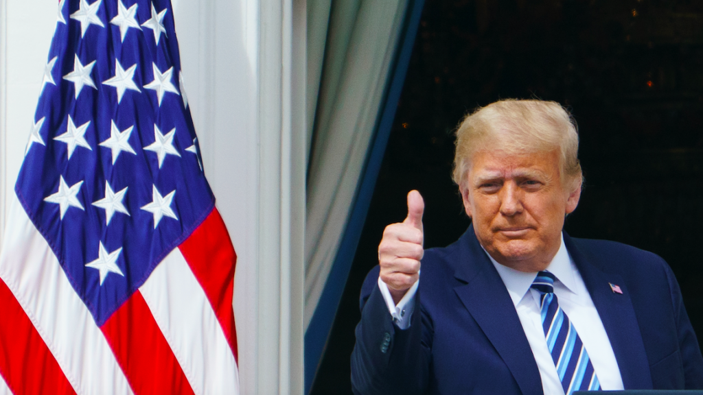 Twitter tikt Trump op de vingers, president misleidt met immuniteitsclaim corona