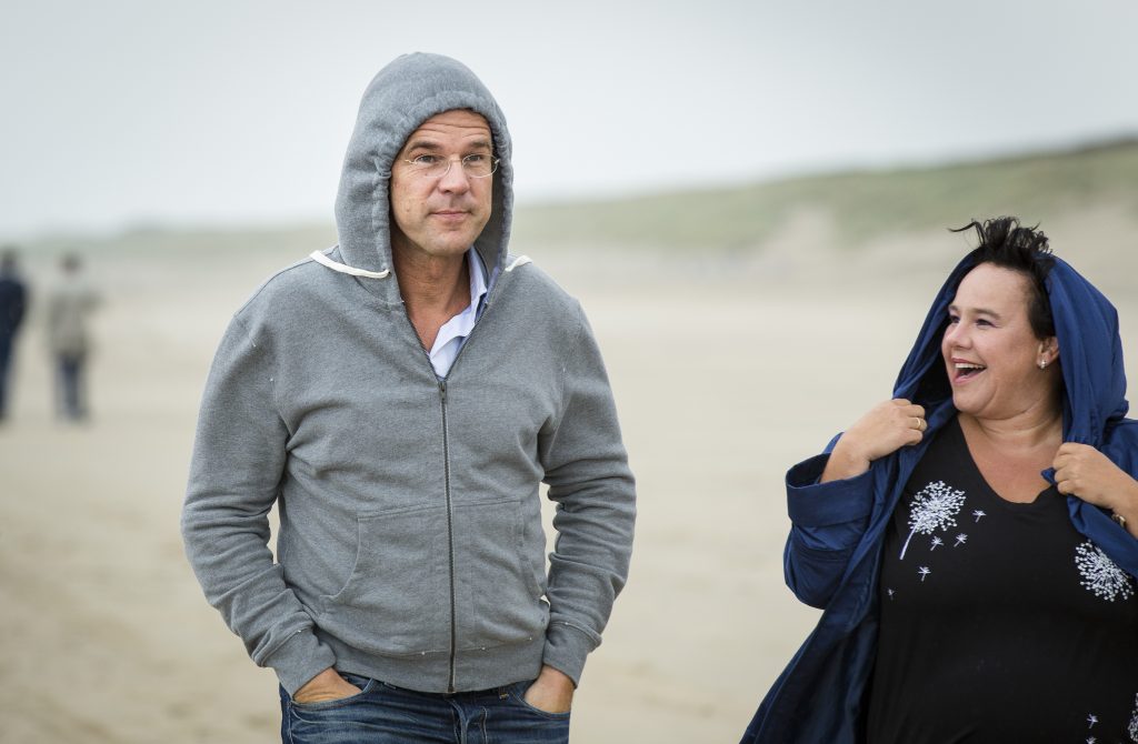 Goedlachs, doordacht en een feestbeest: Mark Rutte is tien jaar premier ...