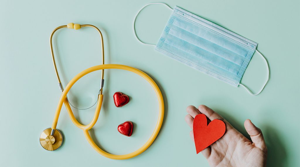 Frankrijk 'adopteert' kinderen van overleden coronapatiënten coronaweeskinderen