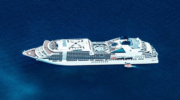 Opa die kleindochter (1) van cruiseschip liet vallen, bekent schuld