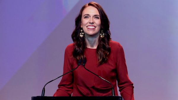 Jacinda Ardern lijkt verkiezingen Nieuw-Zeeland ruimschoots te winnen