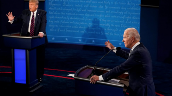 trump biden debat microfoon