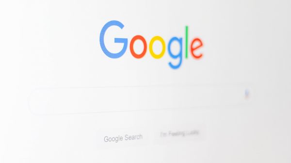 Google doet advertenties met Zwarte Piet in de ban_