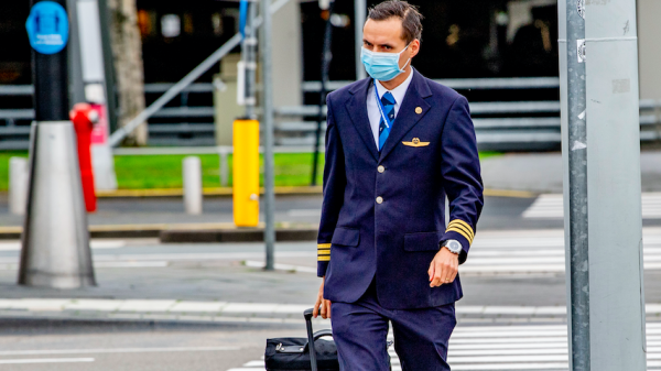 Toekomst KLM onzeker, piloten tóch bereid om te praten over loonoffer voor vijf jaar