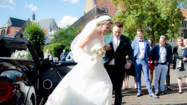 Carmen trouwde met gebroken voet: 'Ik eiste als een Bridezilla dat het gips weg moest'