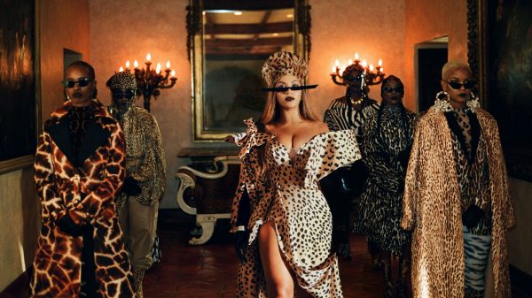 Beyoncé doet haar bijnaam ‘Queen B’ eer aan en houdt thuis 80.000 bijen