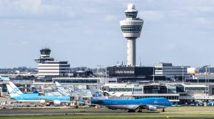 Thumbnail voor Piloten KLM gaan akkoord met langere loonsverlaging