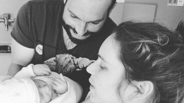 Anouks bevalling: 'Ze moesten mij in mijn gezicht slaan om me erbij te houden'