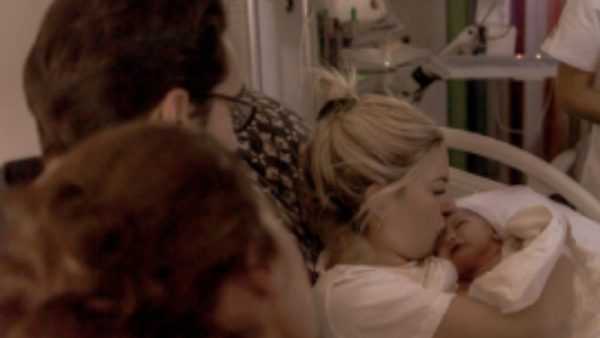 Melissa's bevalling: 'Ik sprong op handen en voeten, met het hoofdje er al uit'