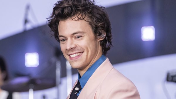 Zanger Harry Styles allereerste man op de cover van Vogue