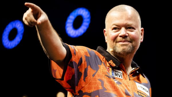 Raymond van Barneveld gaat samenwonen met vriendin Julia