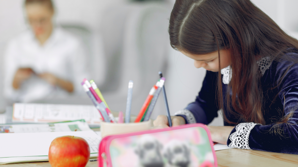 Kabinet trekt miljoenen uit om scholen te helpen bij personeelstekorten