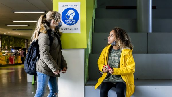 Spanningen op scholen door mondkapjesbeleid: 'Moet ik dood?'