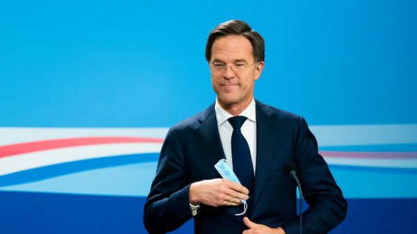 Dinsdag nieuwe persconferentie, Rutte zegt dat we 'keuzes moeten maken'