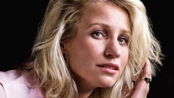 Dionne Stax openhartig over liefdesverdriet: ‘Ik heb een tijd onder de dekens gelegen’