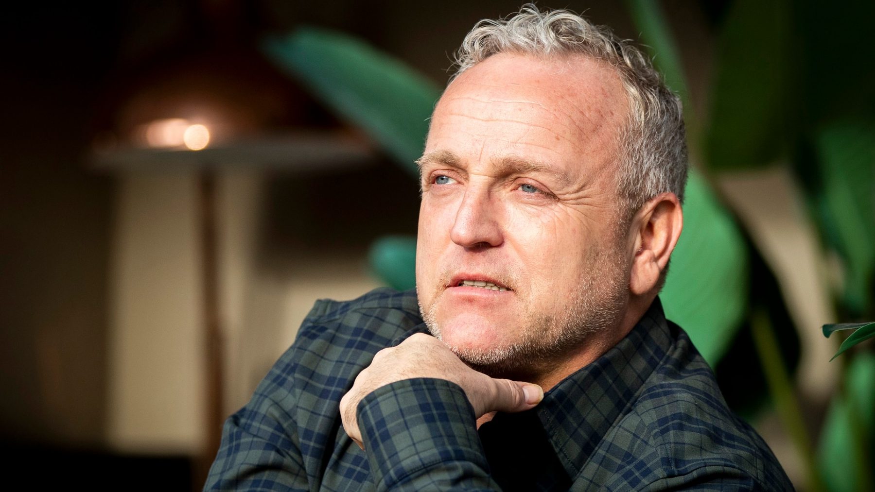 Gordon sabelt tv-columnist Angela de Jong neer: ‘Heb je überhaupt nog seks met je man?’