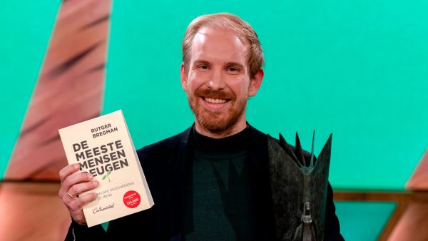 Rutger Bregman wint NS Publieksprijs met ‘De meeste mensen deugen’