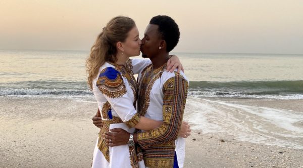Ezy (30) trouwde deze maand in Gambia zonder haar familie: 'alles is last-minute geregeld'