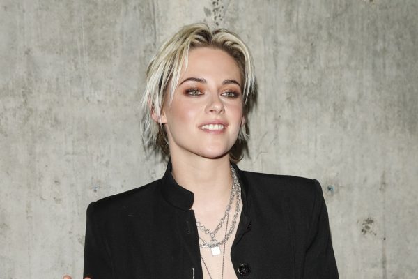 Kristen Stewart 'opgelucht' om in gay kerstfilm te spelen