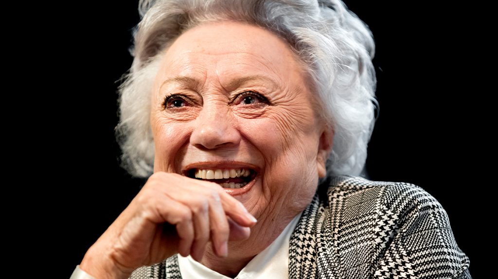 Iconische momenten van Corrie - mevrouw de Bok - van Gorp op een rij