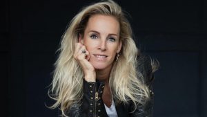 Thumbnail voor Stylist Roos Reedijk over nieuwe seizoen 'Kopen zonder Kijken': 'Het is hier complete chaos'