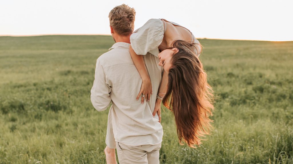 Broer en zus of een relatie_ Dat is de grote vraag op dit Instagram-account