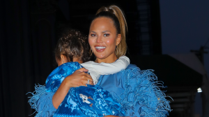 Thumbnail voor Chrissy Teigen (34) tweet openlijk over depressiviteit na verlies kindje