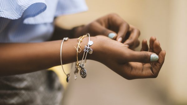 Vintage sieraden zijn he-le-maal hip en hier scoor jij de jouwe