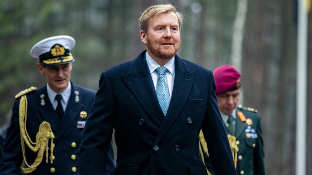 koning willem-alexander opent begraafplaats loenen veteranen