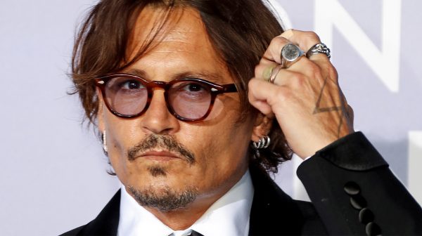 Acteur Johnny Depp blijft gezicht parfumlijn Dior ondanks klachten
