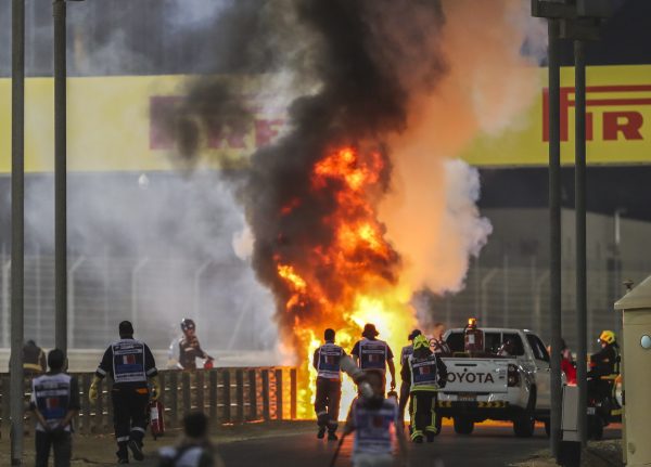 Formule 1-coureur Romain Grosjean ontsnapt aan vuurzee na zware crash