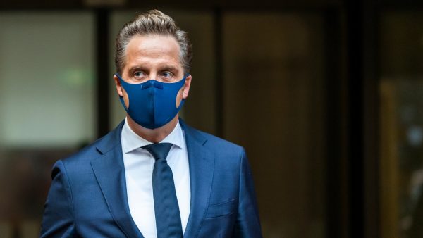 Hugo de Jonge: ‘Als het meezit, kunnen we rond 4 januari starten met vaccineren’