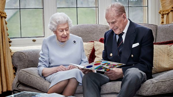 Queen Elizabeth en prins Philip gaan een eenzame kerst tegemoet